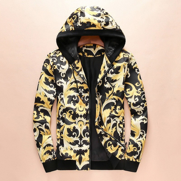 High End Men Designer Outfits Jackets Outwear Man Fashion Casual Zipper Coat Golden Wallpaper Printing With Hood