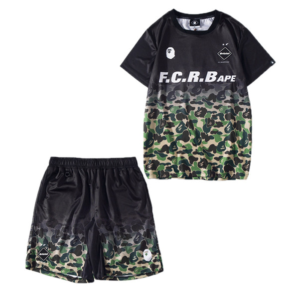 Mens Tracksuits Designer Summer 2019 New Luxury Men Two-Piece Suit Fashion Short Sleeve T shirts and Gradient Camouflage Shorts Wholesale