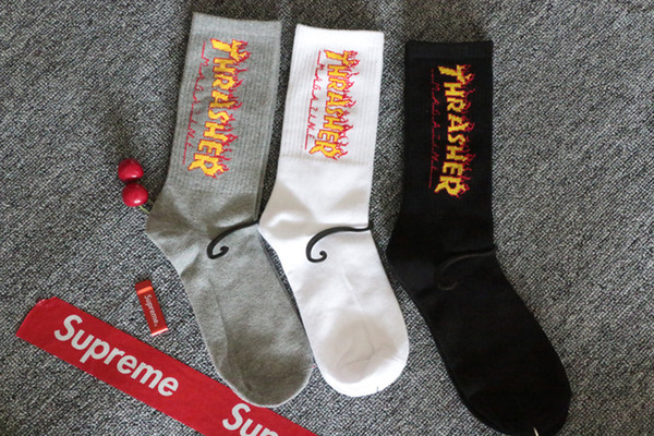 Flame Pattern Harajuku Letter Socks Popular Logo Skateboard Sports Stocking Black White Gray 3 Color Men Fashion Socks