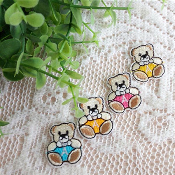 Embroidered cloth patch 2.5cm * 3.0cm Mini bear appliques Back gum Ironing sewing patch kids T-shirt jeans clothing accessories DL_CPIA003