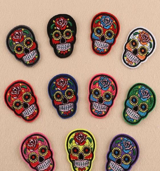 Iron On Patches DIY Embroidered Patch sticker For Clothing clothes Fabric Badges Sewing creative skull design