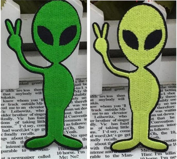 1.6 inch Peace Alien UFO flying saucer roswel embroidered patch Iron On Patches Made of Cloth Guaranteed DIY sew on patch M057