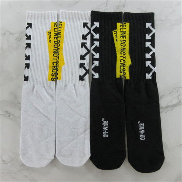 Tide Brand Mens Socks with Printed Arrows High Street Socks for Teenager Hip Hop Style Socks Suitable for All Seasons