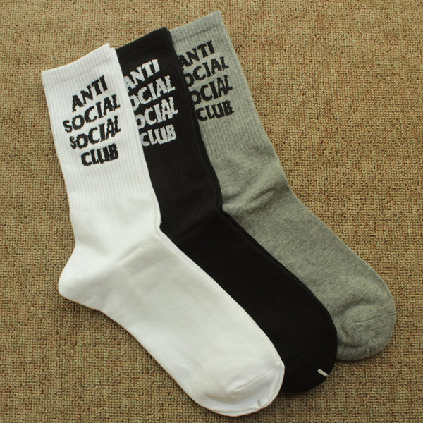 New Hot Men's Black White Stockings Fashion Men's Sports Sockings Letter Print In The Tube Cotton Socks Free Sizes