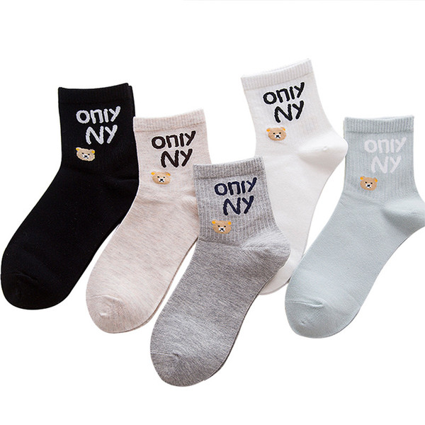 5 pairs/lot Autumn And Winter Middle Tube Ladies Socks Letter Bear Printing Women'S Socks Casual Cotton Black White Breathable Female Socks