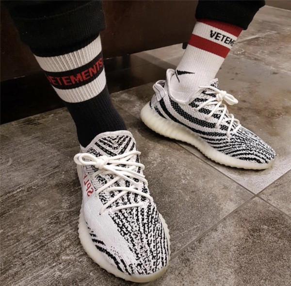 18ss Vetements Basketball Socks Red Stripe White Black Cotton Socks Skateboard Hip Hop High Street Sports Fashion Midtop Socks HFLSWZ004