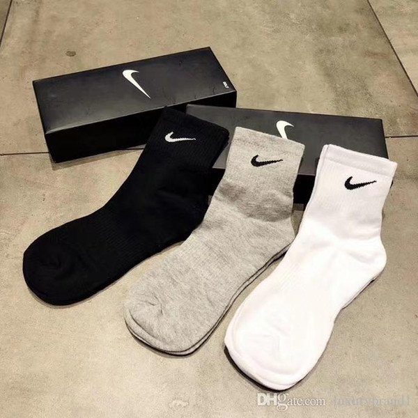 2018 autumn and winter famous brand men's sports socks 100% cotton sweat-proof breathable stockings a box of 5 pairs of black 2 white 1