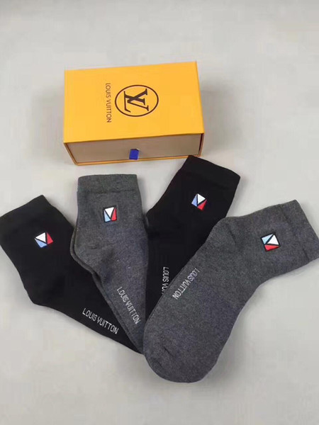 2019 New 4pairs Embroidery mens Socks Antibacterial Deodorant Cotton Fashion Socks High quality designer Sport Socks