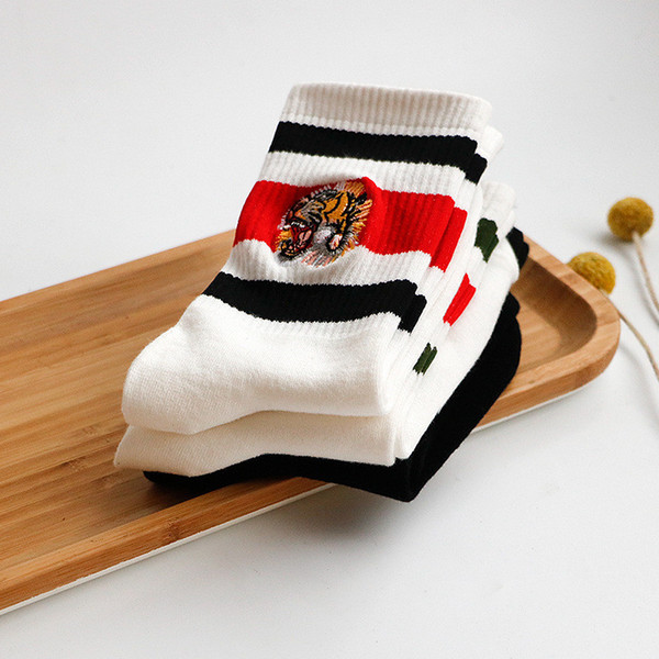 Fashion tiger head Embroidery Sock Red Black Striped Sports Skateboard socks Breathable Mid-half Cotton Scok Couple Stockings Best