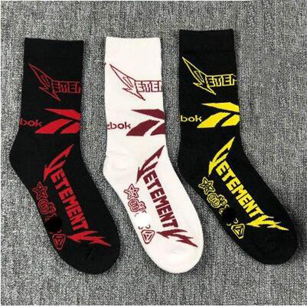 Tide Brand VETEMENTS Socks Stockings Socks Vetements Skateboard Thicken Knitted Cotton Stockings Unisex Mid-calf Length Socks Good Elastic