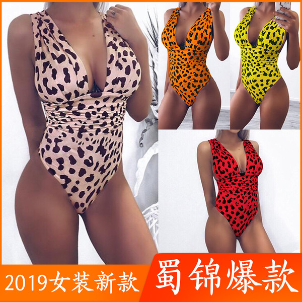 The 2019 swimsuit hot style is a four-colour deep V leopard print bikini