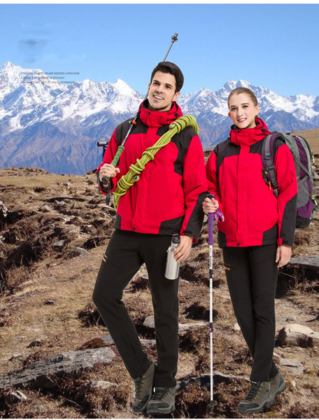 Outdoor stormwear for men and women in large outdoor skiing and mountaineering suits in Comfortable Beautiful