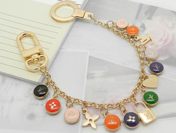 Hot Sell Factory Price High Quality Celebrity design Fashion Letter Heart-shaped Flowers Keychain Letter key ring Bag chain