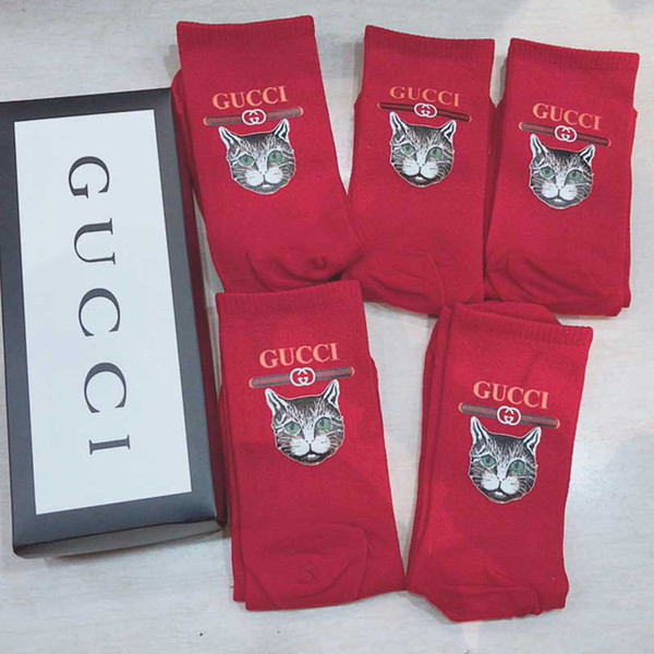 Wholesale New Men\'s Black White Stockings Opening Fashion Men\'s Sports Sockings Letter Print In The Tube Cotton Socks