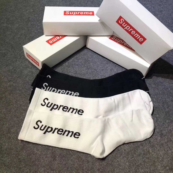 Wholesale New Men\'s Black White Stockings Opening Fashion Men\'s Sports Sockings Letter Print In The Tube Cotton Socks Dog Printed