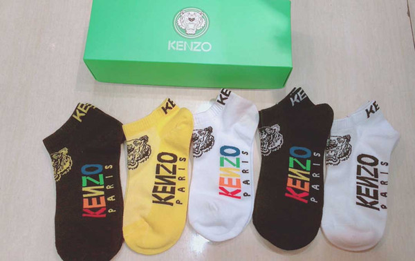 New LUxry Design V Men's Black Yellow Stockings Opening Fashion Men's Sports Sockings Letter Print In The Tube Cotton Socks