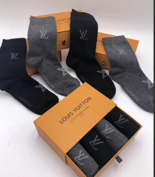 2019 New 4pairs Brand Louis Vuitton Mens Socks With Box Antibacterial Deodorant Cotton Fashion Socks High quality Sport Socks