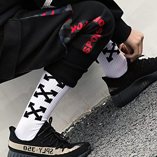 Hot Sale Tide Fashion Crossing Arrow Socks Harajuku Personality Europe Skateboard Men And Women Socks Street Dance Coon Socks