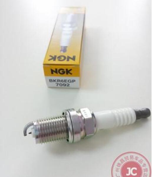 4x new Original Genuine NGK platinum spark plugs BKR6EGP (7092) for bmw Toyota Golf, Volkswagen, Renault and other brands