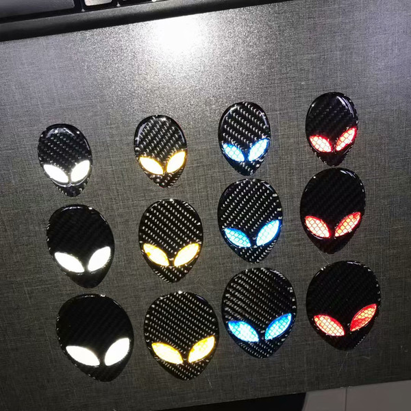 Alien Head Carbon Fiber Modified Alien Vehicle Individual Tag Car Badge Stickers Emblem Night Vision Reflective Alien Decorative Tag