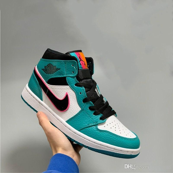 new
jordan
1 Travis Scotts Low Fearless Obsidian Basketball shoes Spiderman UNC AJ 1 Chicago Banned Bred Toe Men Sport Sneakers