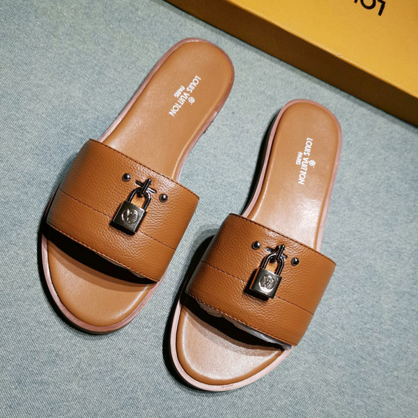 Luxury High Quality Summer Lady Designer Slippers Slippers Leather Flat Womens Shoes Casual Shoes Fashion Sandals Flat Sandals with Ori qj