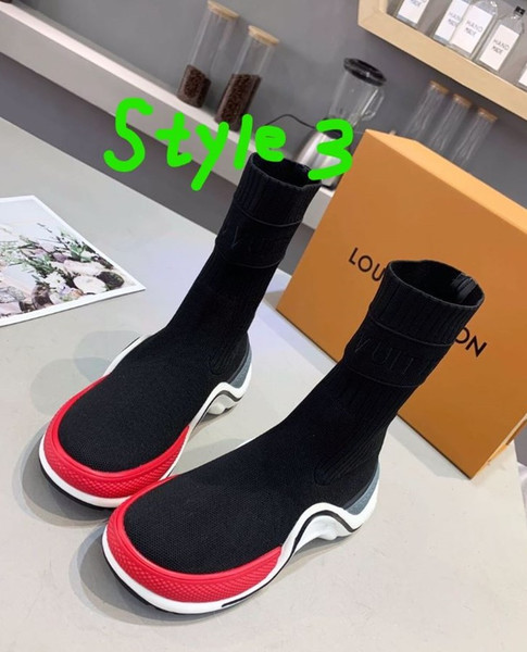 New popular female casual shoes and practical beautiful dress shoes non-slip embossed black female socks lace box