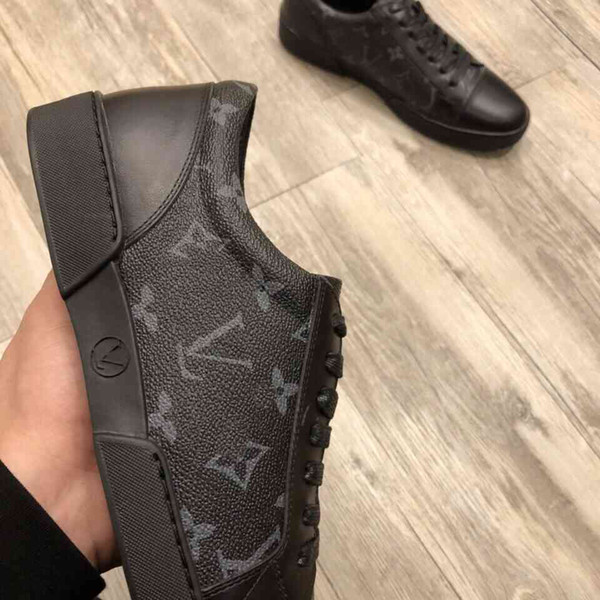 Stylish men's casual shoes and luxurious classic comfortable driving shoes leather print non-slip flat dress shoes