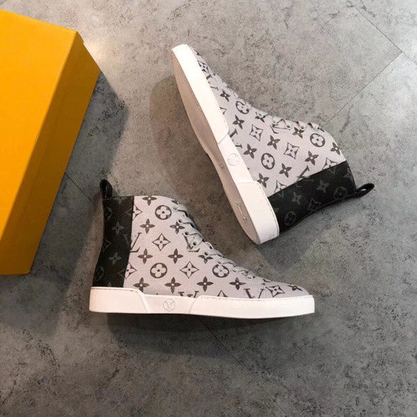 Stylish men's casual shoes and luxurious classic comfortable driving shoes leather print non-slip flat high-top travel shoes