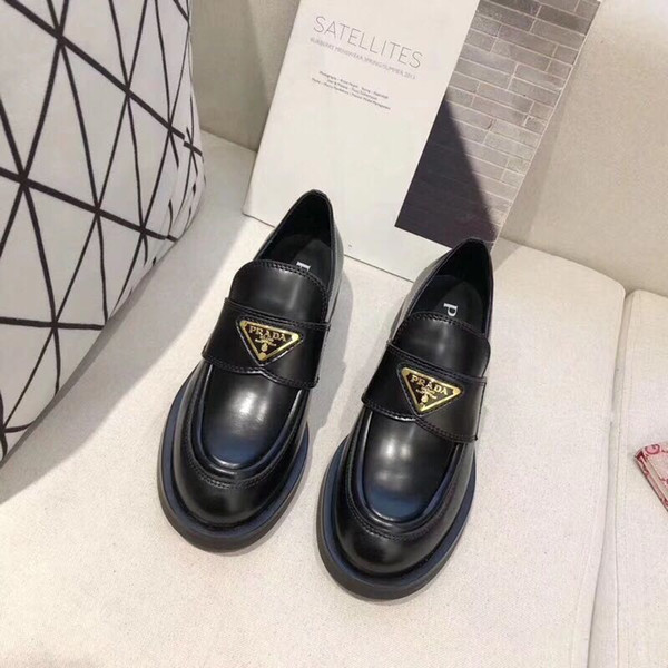 High-quality fashionable casual shoes and luxurious classic comfortable driving shoes leather non-slip embossed flat leather shoes