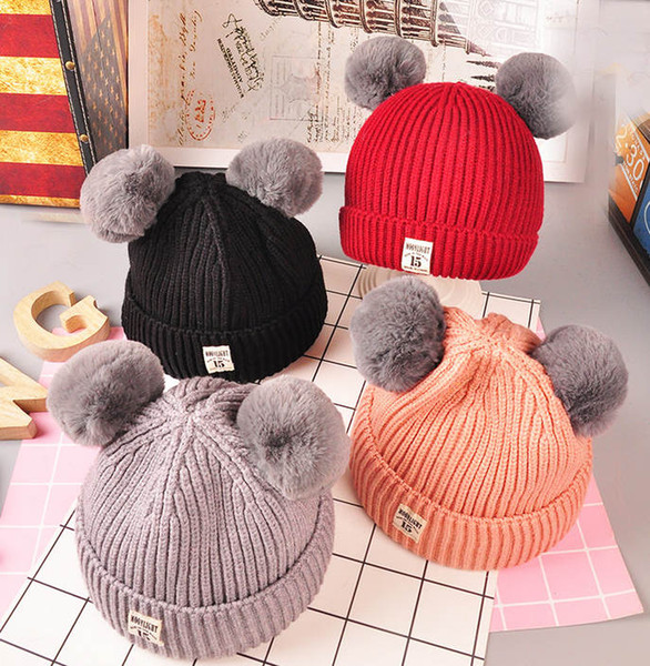 The children's hat knitted hat is a fashionable hat in winter