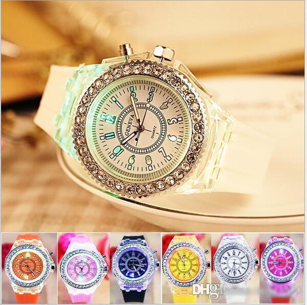 Luxury Unisex Diamond LED Night Light Geneva Watch Crystal Luminous Men and Women Wristwatch Slicone Band Rhinestone Quartz Watches