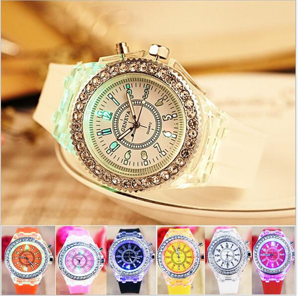 Luxury Geneva LED Luminous Watch Unisex Diamond Rhinestone Night Light Wrist Watches Men Women Silicone Wristwatch Gleamy Quartz Watch INS