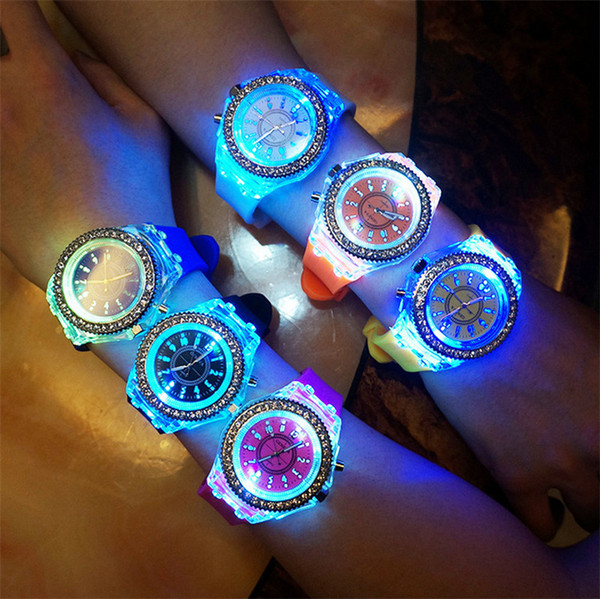 Luxury Geneva LED Luminous Watch Unisex Diamond Rhinestone Night Light Wrist Watches Men Women Silicone Gleamy Quartz Wristwatch LED Watch