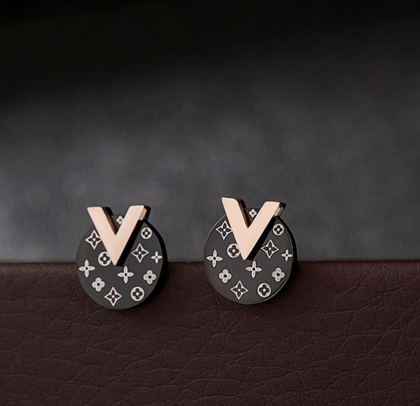 2019 New Designer Earrings Titanium Steel Stud Girls Fashion Rose Gold Letter V ear stud Free Shipping