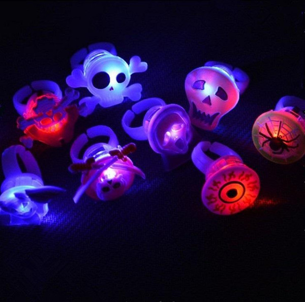 Wholesale Romantic LED Flashing Pumpkin Finger Rings Kids Party Craze Light up Halloween Children Toys Accessories