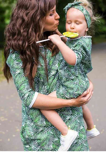 Mother Daughter Fresh Green Dresses Family Matching Clothes 2018 Baby Gril Floral Clothes Family Autumn Half Sleeve Look