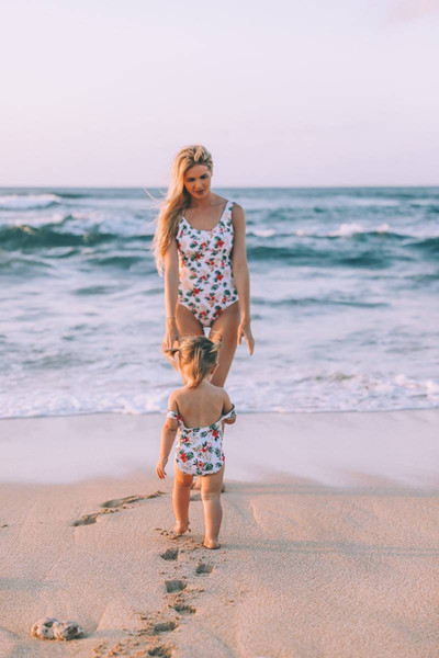 Mommy And Me White Flowers Swimsuit 2019 Family Matching Clothes Family Look Swimsuit Mom And Daughter Matching Clothes