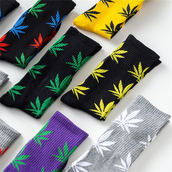 Fashion Maple Leaf Print Socks Men Women Popular Cotton Crew Sock Slippers Christmas Plant Life Mid-calf Socks Autumn Sneaker Stockings Sale