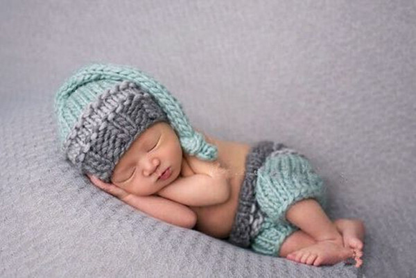 Baby photography clothes for a hundred days to take pictures of baby's hand knit hat baby picture props blue knot suit