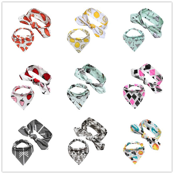 INS hot Set/2pcs baby infant triangle Bandana bibs cartoon bibs burp cloths Pure cotton double layer bibs bandana scarf with Headbands KSF20