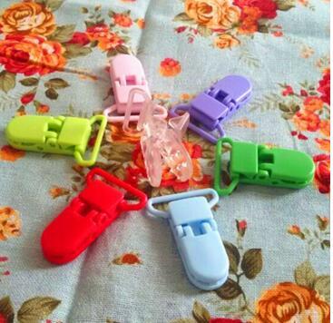 Baby Pacifiers Holders D Shape Baby Feeding Clip Plastic 2.5 CM Baby Suspender Clips Pacifier Dummy Soother Chain Holders Clips