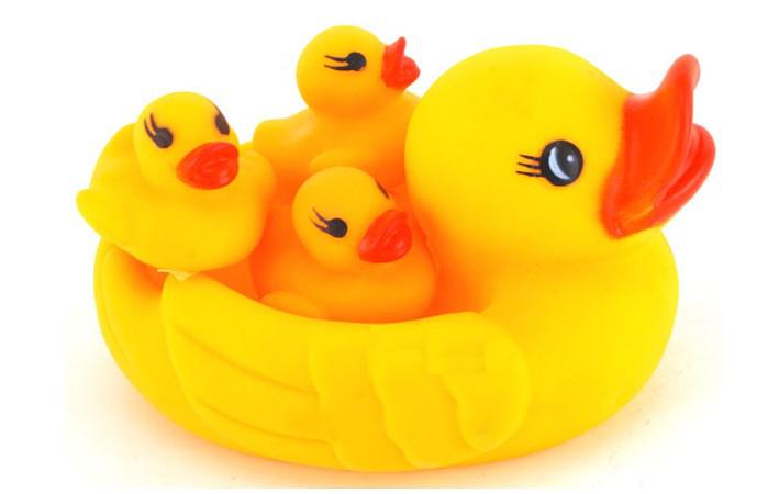 Wholesale Mummy And Baby Rubber Race Cute Ducks Family Squeaky Bath Toys For Kids Set