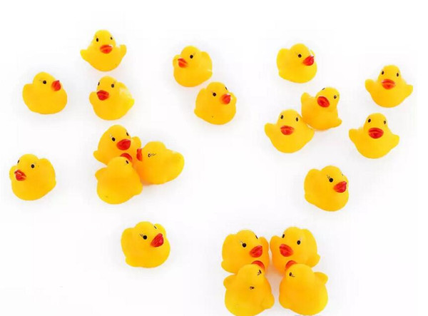 100pcs/lot mini rubber bath toy for baby squeeze animal bathing water duck with sound floating duck swiming beach