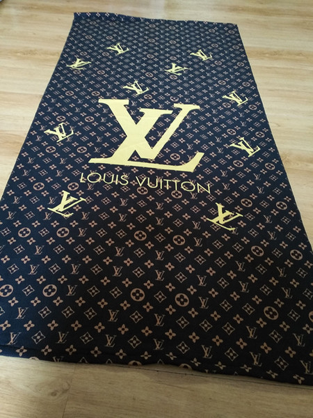 2019 Creative hot sale European and American beach towel fashion lady printing ultrafine fiber fitness jogging beach towel.
