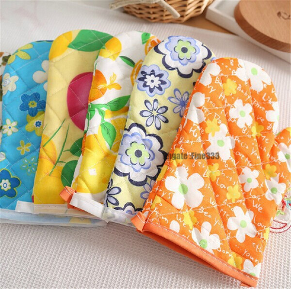 Microwave Oven Gloves Thickened ,Anti-Hot, Insulated, Gloves High Temperature Oven Gloves Heat-Resistant Random color Free shipping