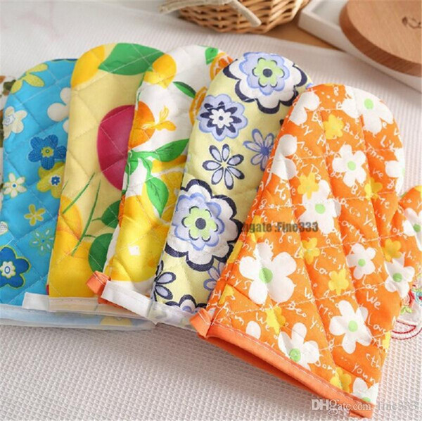 Microwave Oven Gloves Thickened ,Anti-Hot, Insulated, Gloves High Temperature Oven Gloves Heat-Resistant Random color Free shipping