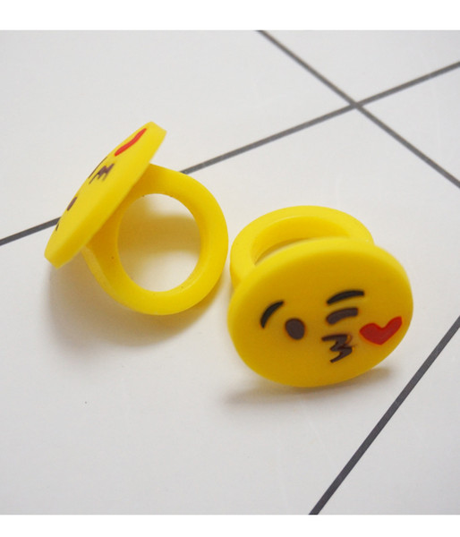 DHL Emoji Smile Face Finger Ring Yellow Rubber Jelly Rings Boys Girls Cute Mini Fashion Rings Children Cheap Gift Kids Finger Toys