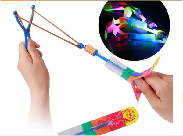 HOT ! 2015 new novelty Christmas Gift LED amazing arrow Flying helicopter toys kids toys Space UFO,LED Lighte Up Toys 100pcs/lot