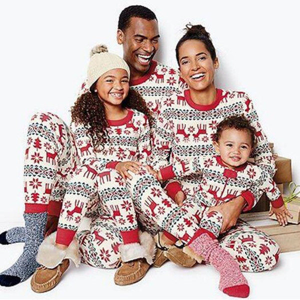 Family outfits exploded in autumn and winter of 2018. Mother and daughter pajamas of parents and children outfits for Christmas in Europe an